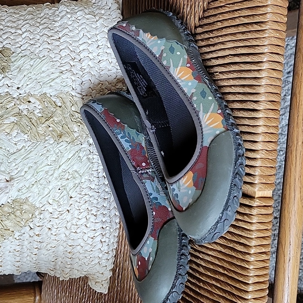 Muck mud/water shoes, multicolored, size 7 - Picture 3 of 12